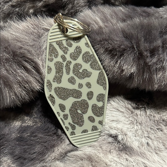 Leopard Print Keychain - Picture 1 of 4
